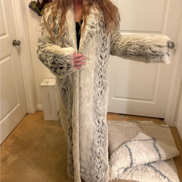 Monterey Fashions Vintage Faux Fur Long Coat 1X Made USA | Statement Winter Coat - Picture 9 of 10
